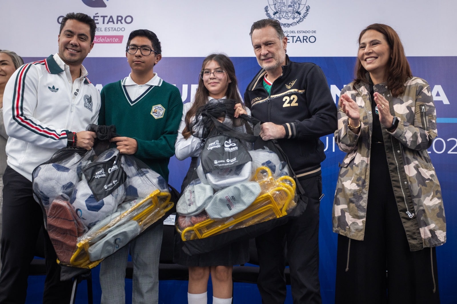 KURI ENTREGA AUDITORIO EN SECUNDARIA DE LOMAS