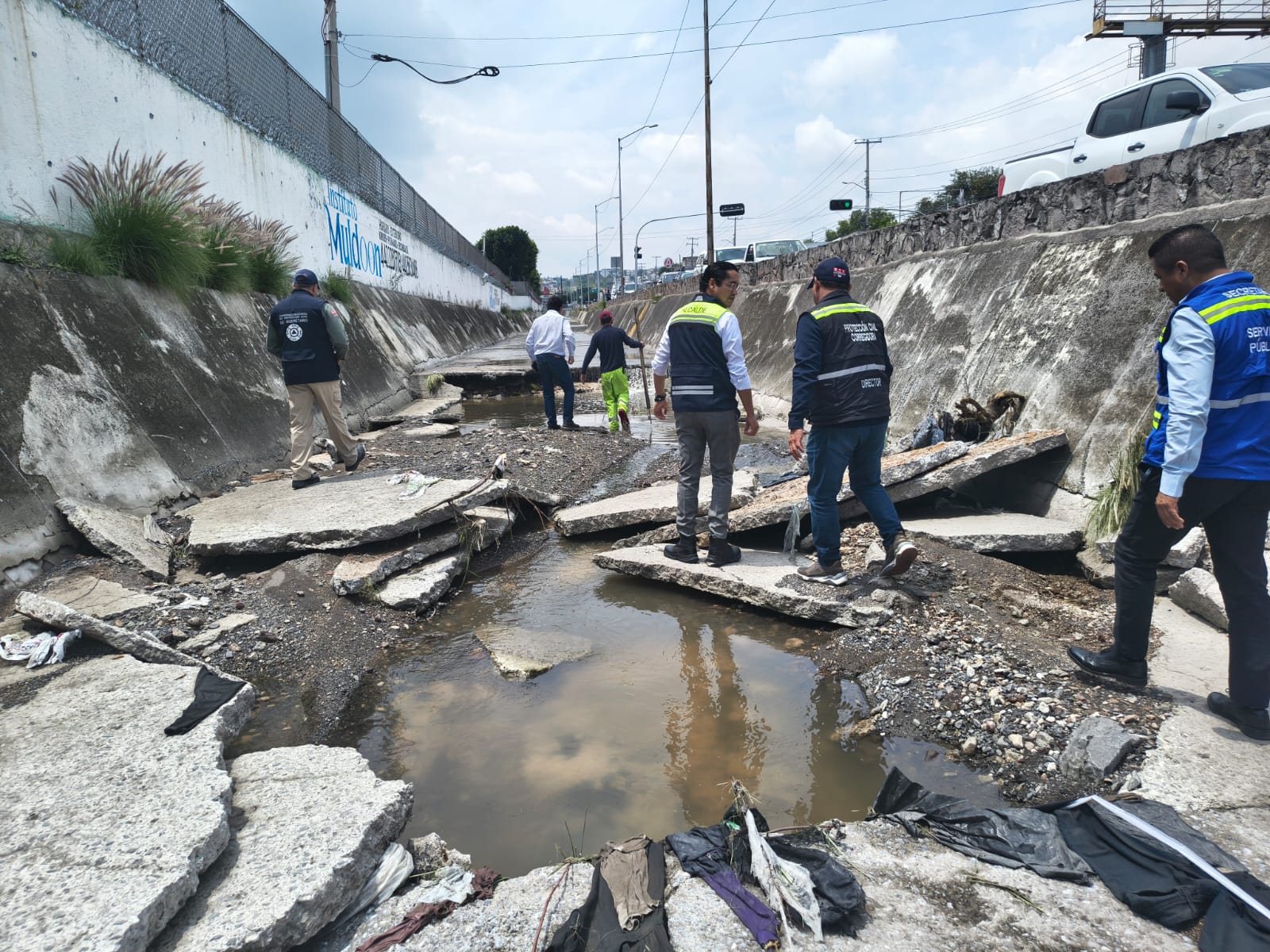 CHEPE GUERRERO SUPERVISA DAÑOS EN CORREGIDORA POR LLUVIAS