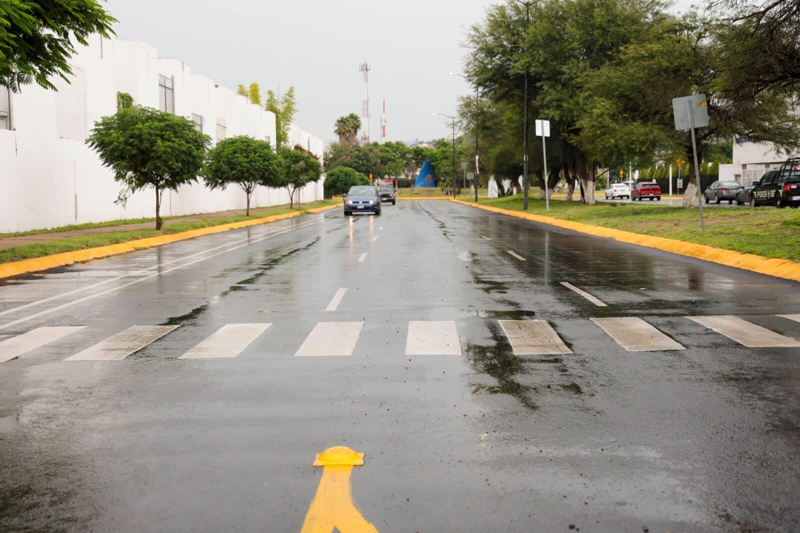 ENTREGAN REHABILITACIÓN DE PASEOS DEL BOSQUE