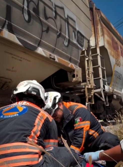 TRAILERO OCASIONA CARAMBOLA… QUERÍA GANARLE AL TREN