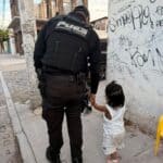 POLICÍA CAPITALINA REUNE A MENOR CON SUS FAMILIARES