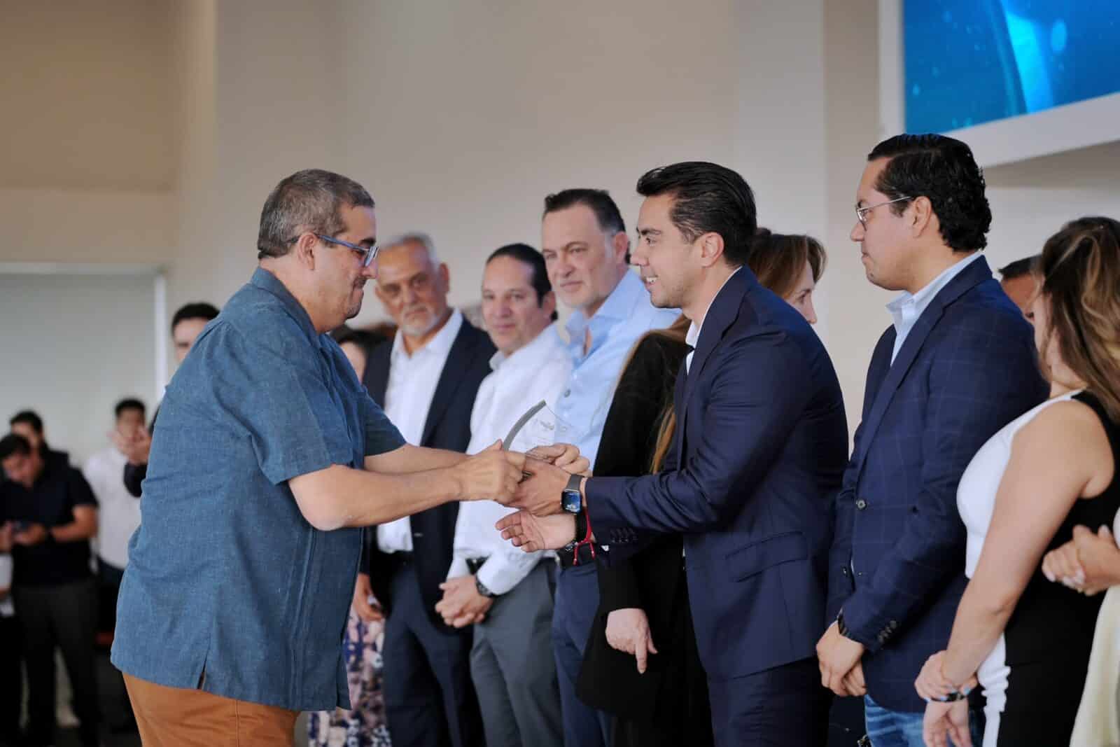RECONOCEN A LOS DOCTORES QUE COMBATIERON EL COVID-19