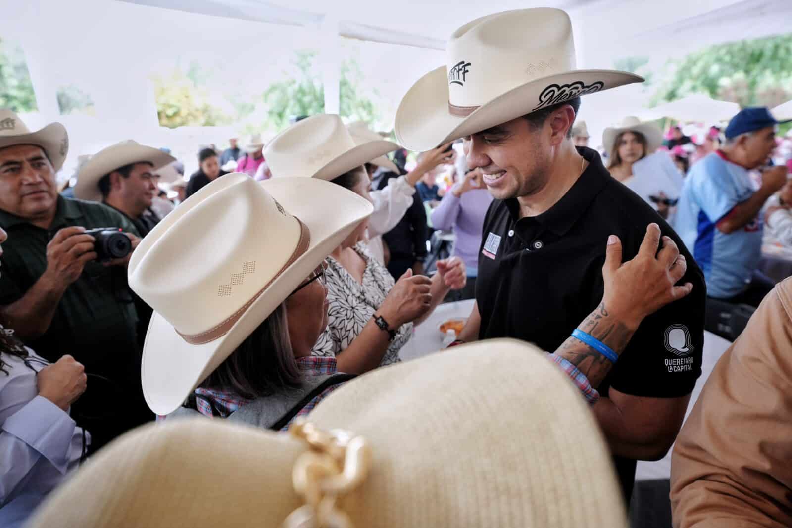FELIFER SE REÚNE CON HABITANTES DE SRJ