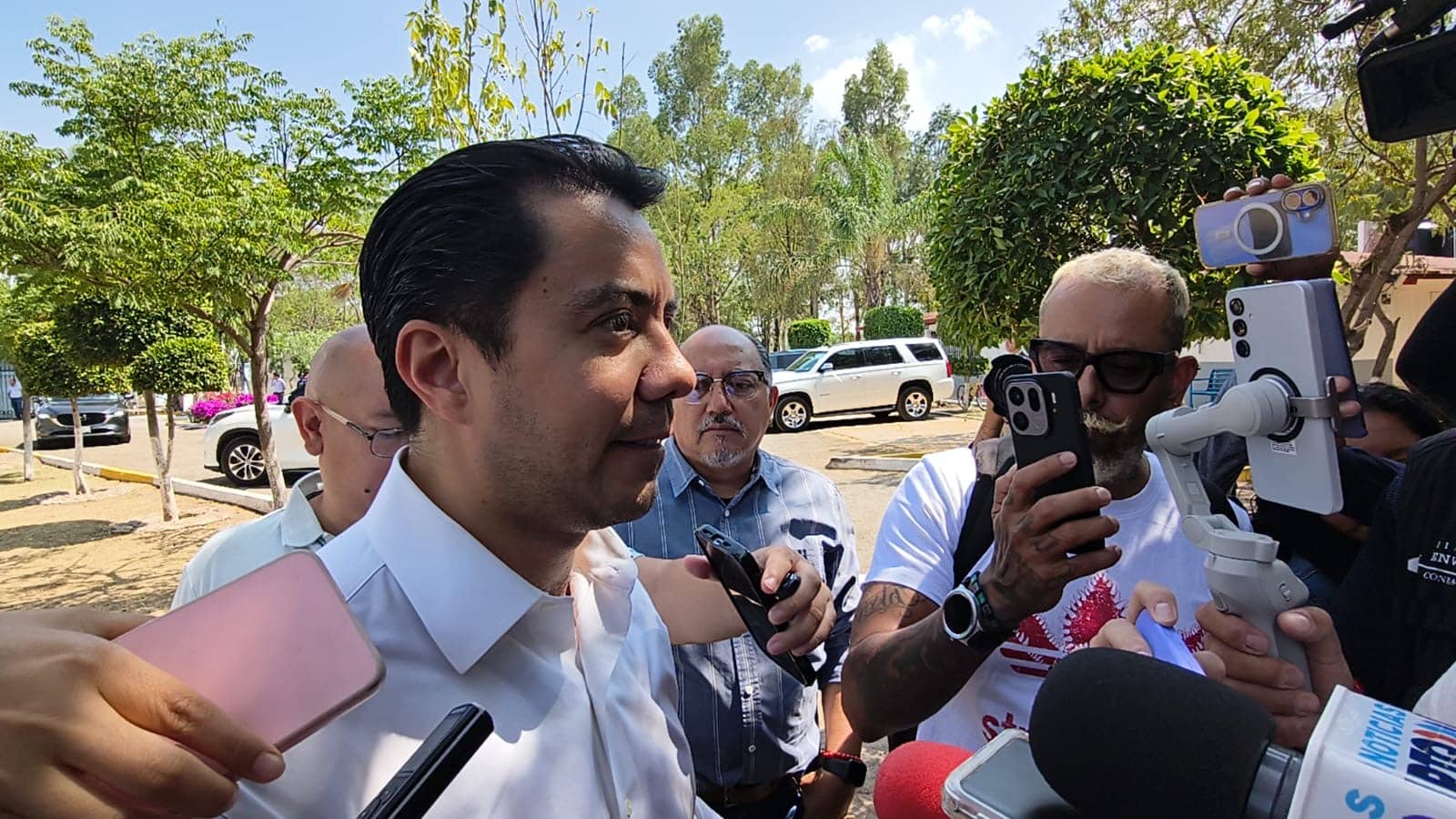 FELIFER MACÍAS “CONSTRUYE LA CONFIANZA DE LA GENTE”