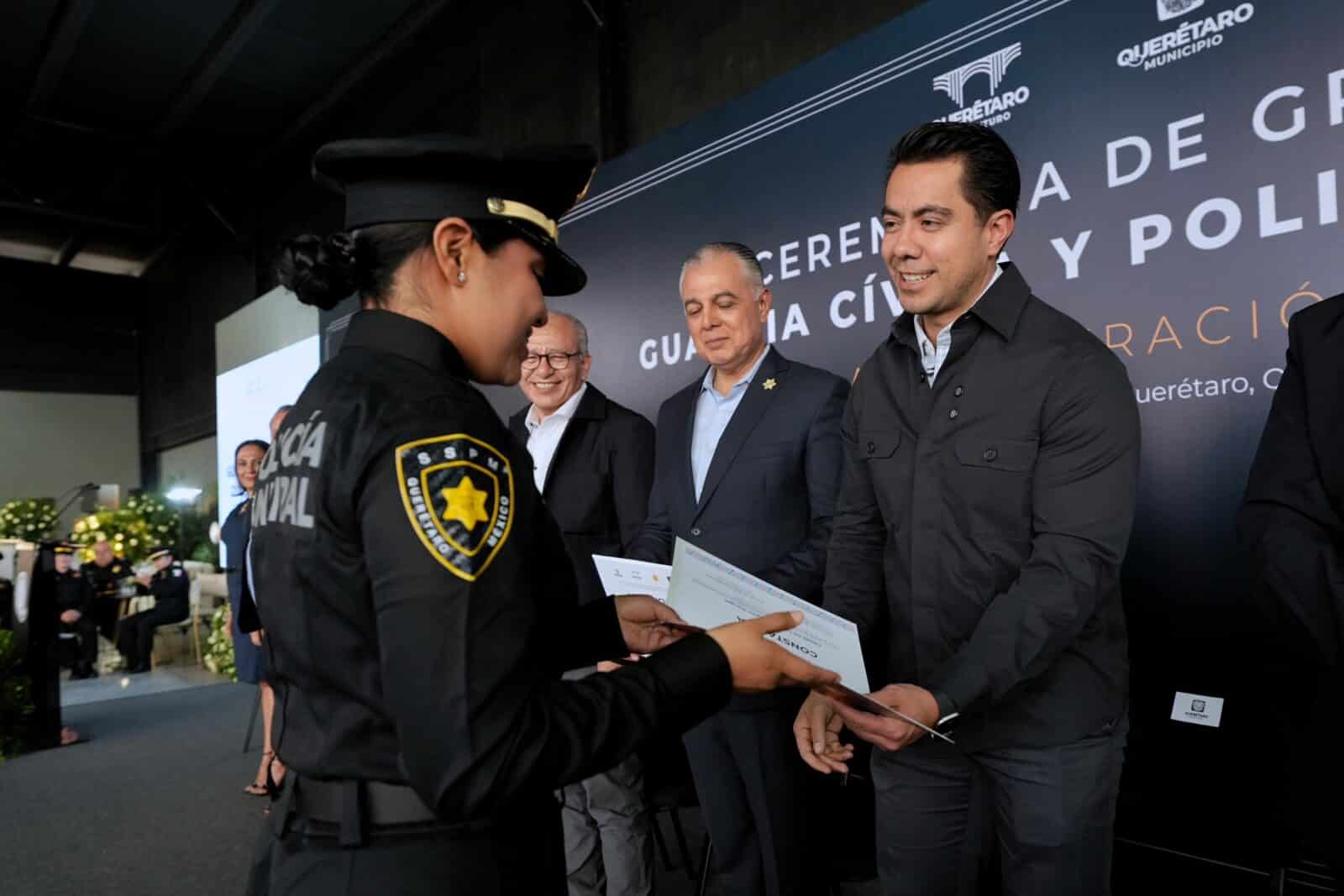 FELIFER ENCABEZA CEREMONIA DE GRADUACIÓN DE POLICÍAS