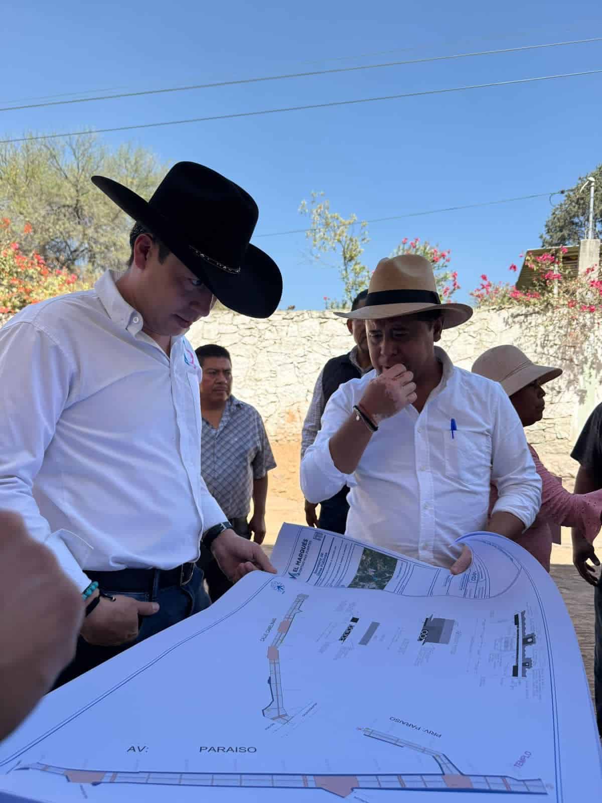 SUPERVISA EL MARQUÉS OBRAS DE URBANIZACIÓN