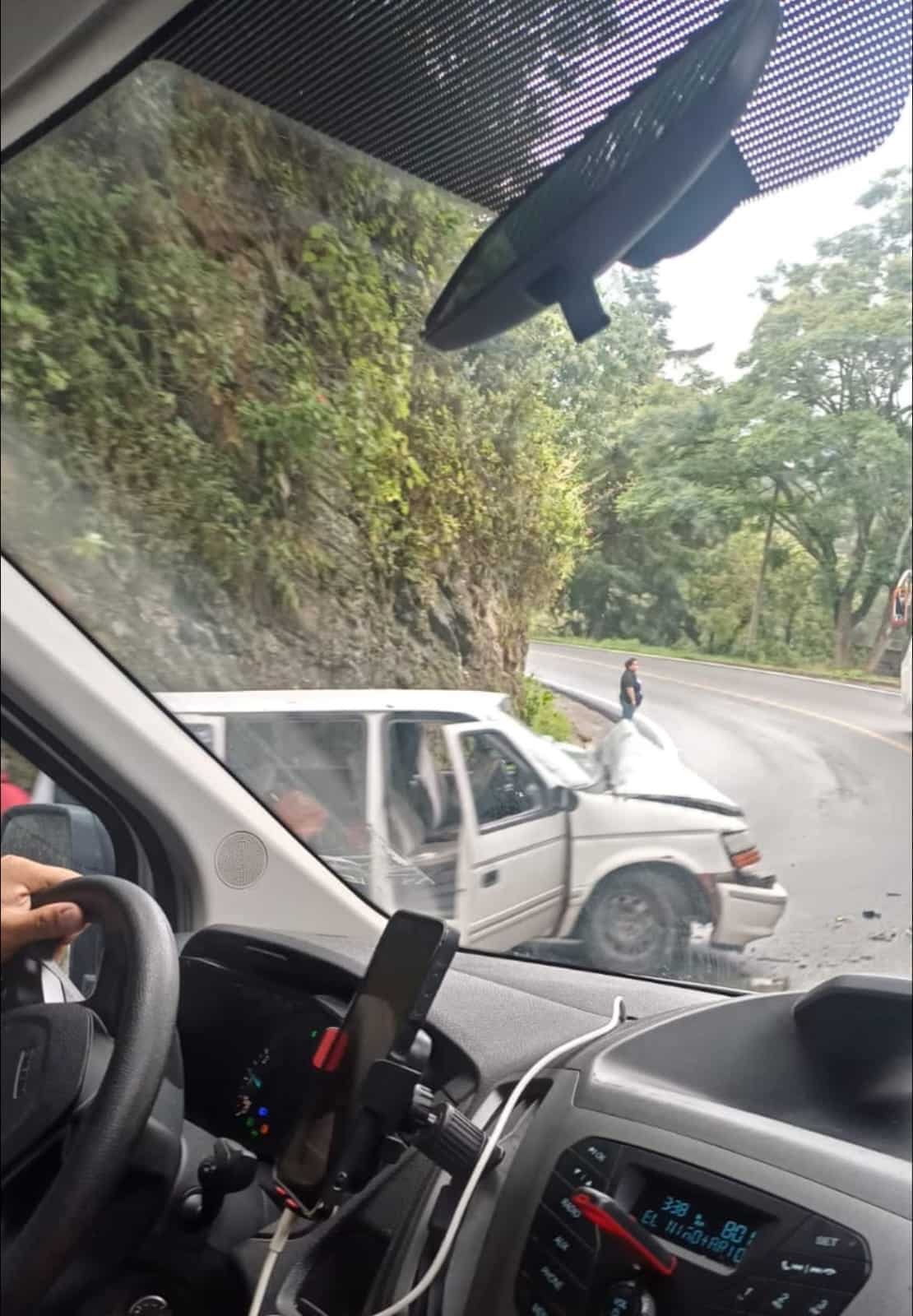CHOQUE DE TRACTOCAMIÓN DEJA 5 LESIONADOS EN LA SIERRA