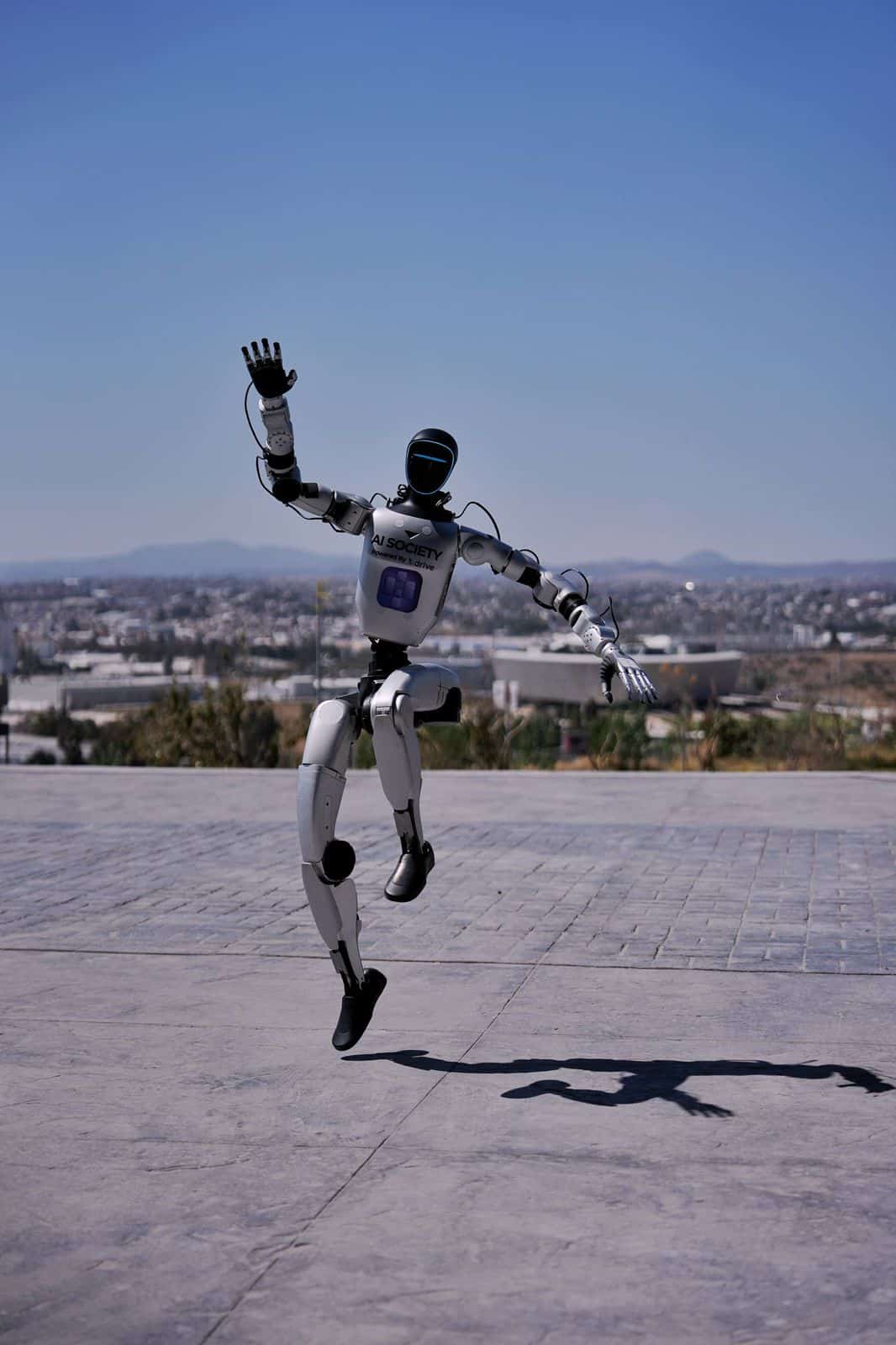 FELIFER PRESENTA AL ANDROIDE QUERETANO “SARA”