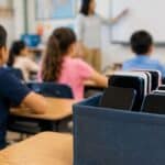 A PARTIR DEL 3 DE NOVIEMBRE NO MÁS CELULARES EN ESCUELAS