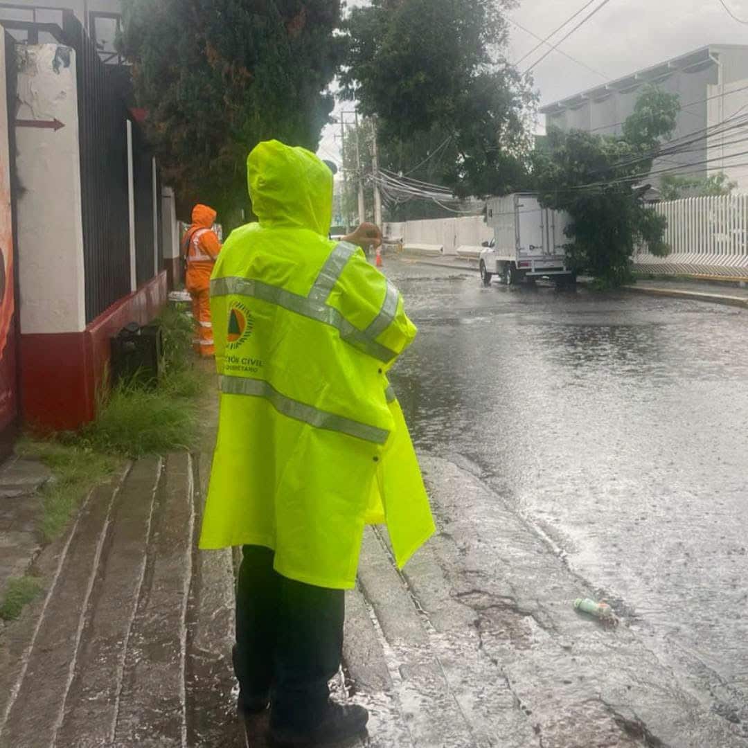 AUTORIDADES SUPERVISAN INTENSA LLUVIAS EN LA CAPITAL
