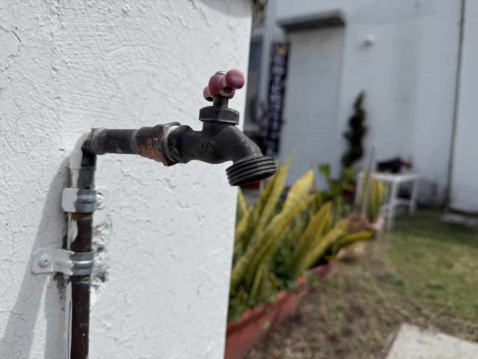 LEGISLADORES DE MORENA PROPONEN AGUA GRATIS PARA FAMILIAS VULNERABLES
