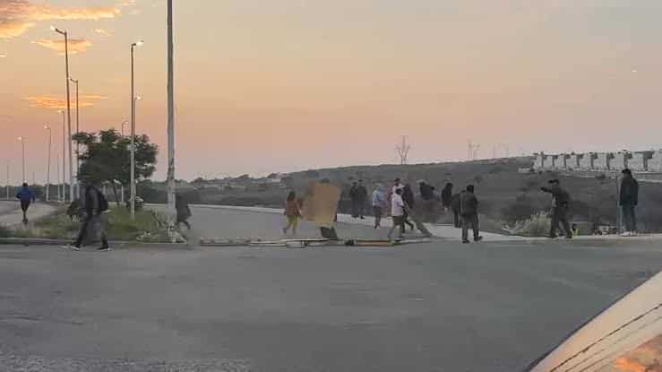 RETIRAN A “INVASORES” DE UN PREDIO EN EL MARQUÉS