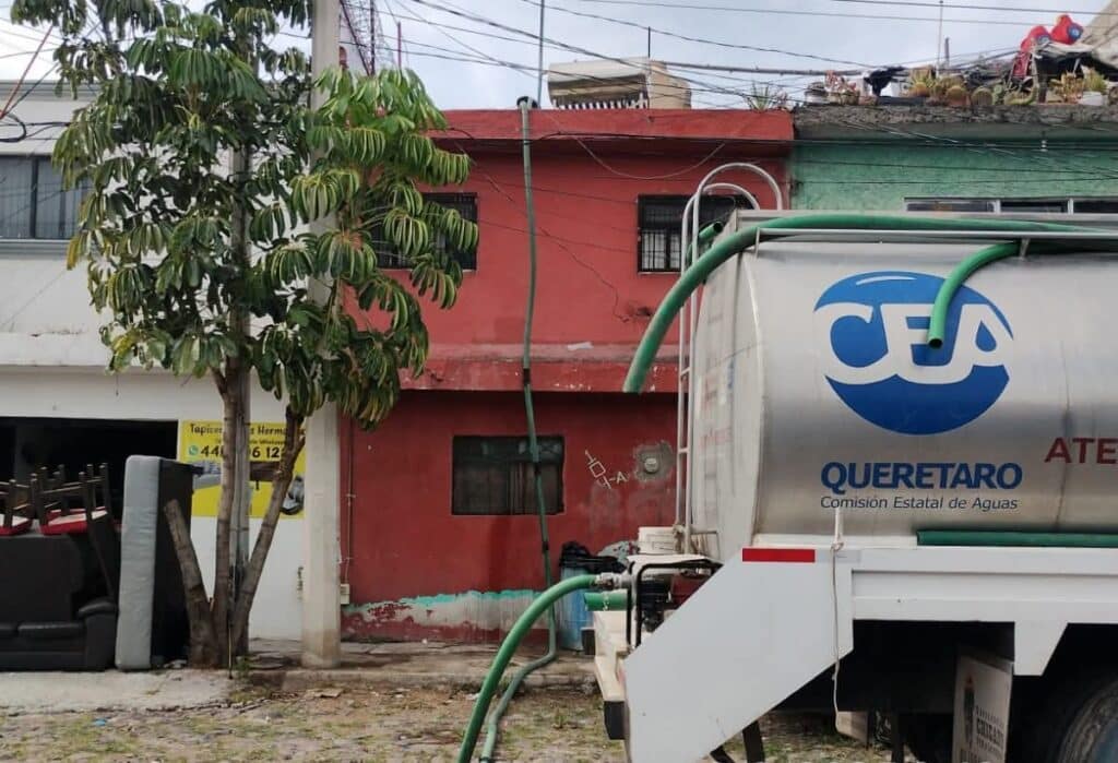 LLEVAN 12 PIPAS DIARIAS A ZONAS AFECTADAS A SRJ