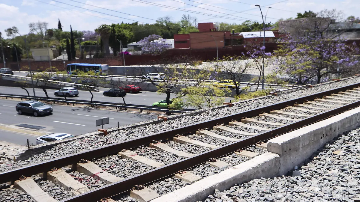 ALISTAN TRABAJOS DEL TREN EN BERNARDO QUINTANA