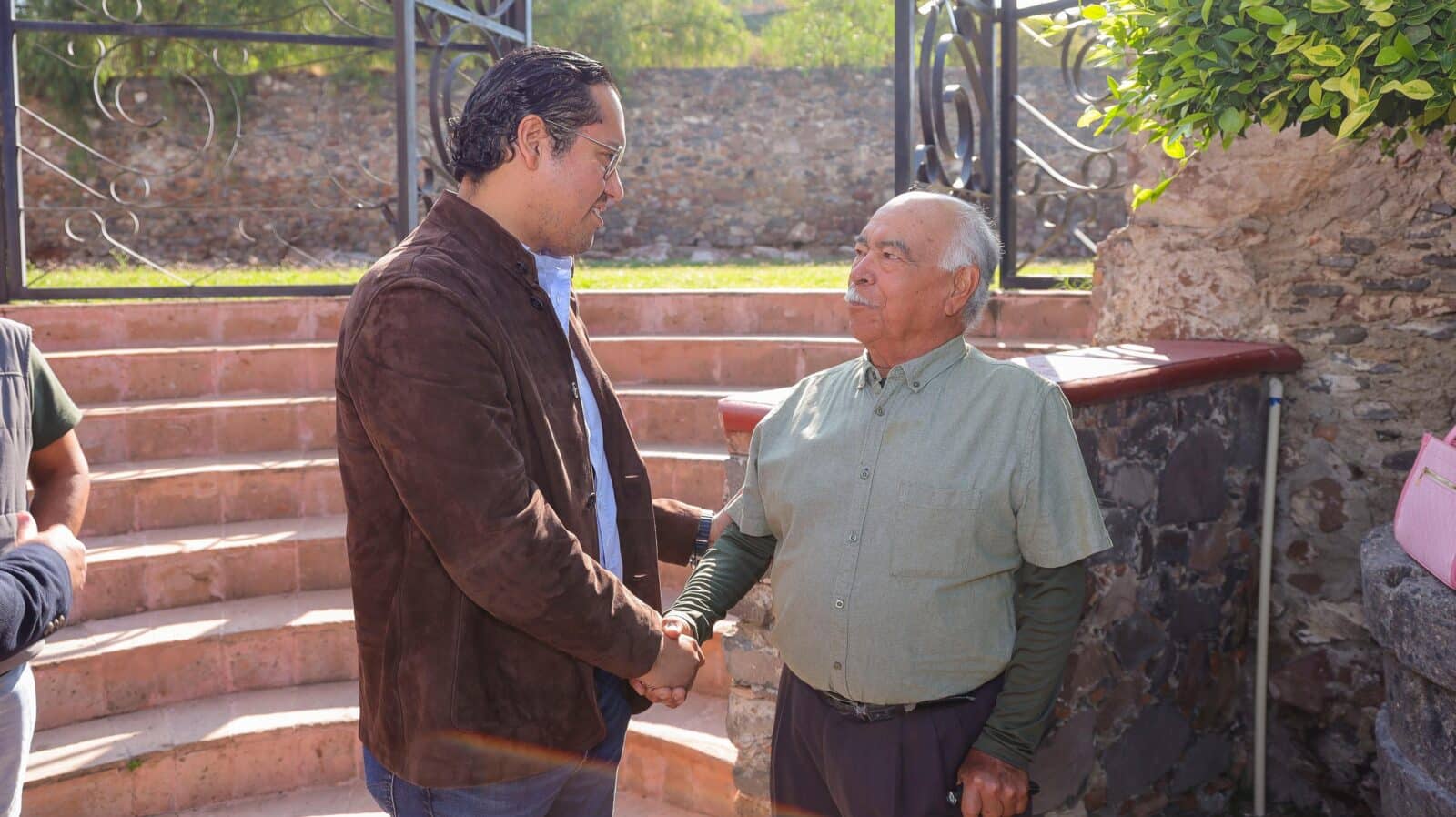 CHEPE GUERRERO SE REÚNE CON DELEGADOS DE CORREGIDORA