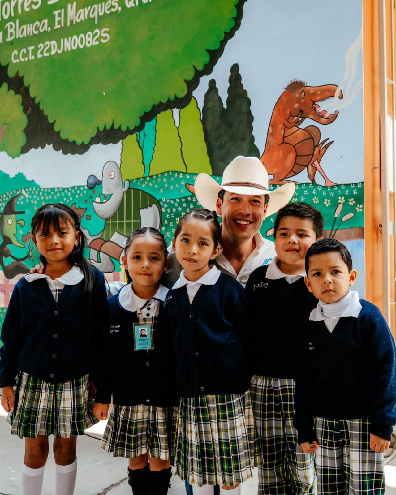 ENTREGA EL MARQUÉS REHABILITACIÓN DE ESCUELAS