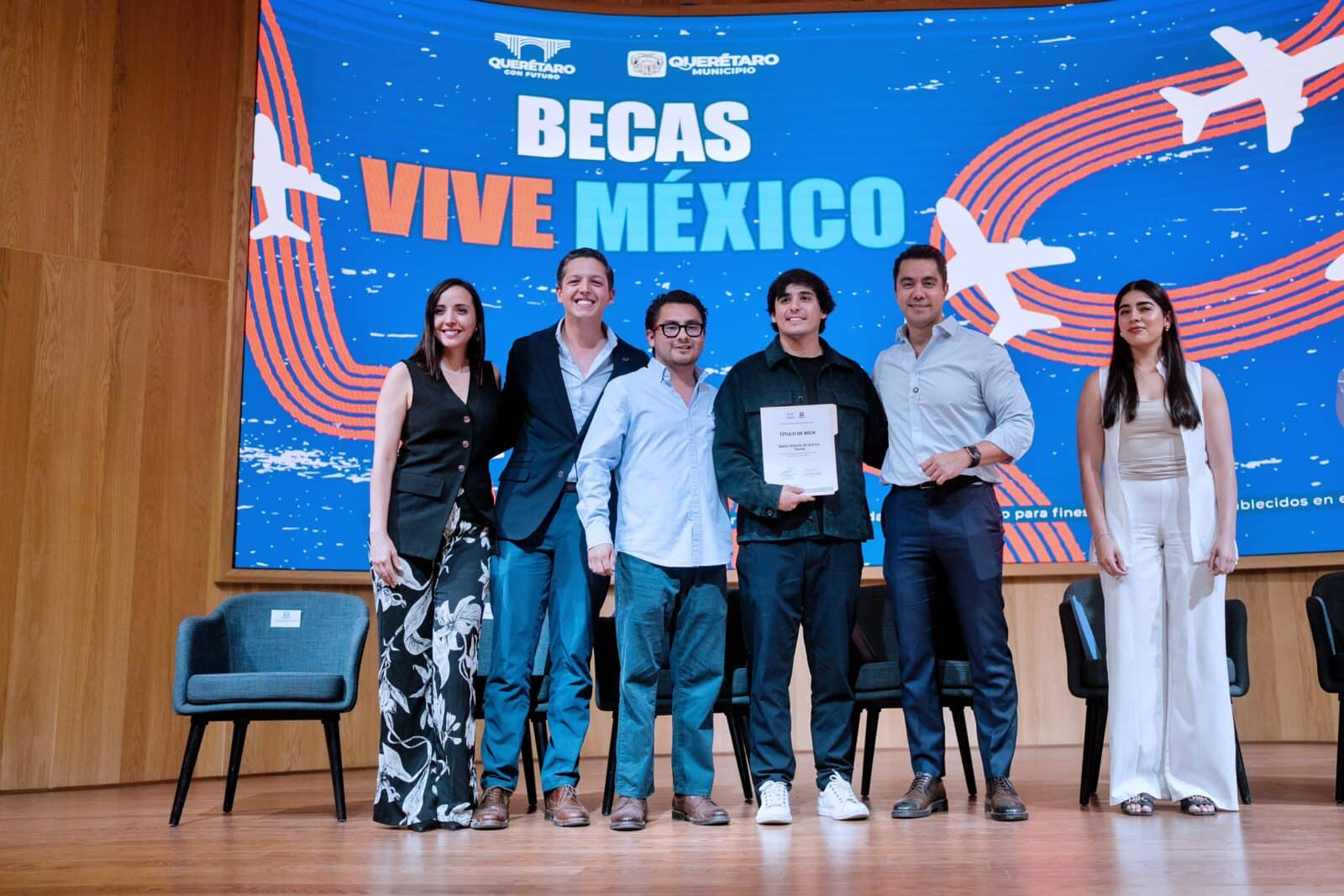 FELIFER ENTREGA BECAS DE MOVILIDAD