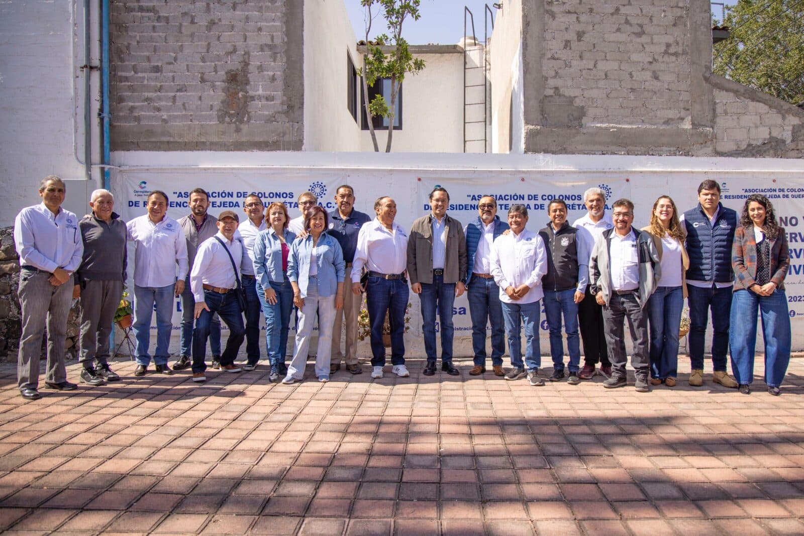 ALCALDE DE CORREGIDORA SE REÚNE CON COLONOS DE TEJEDA