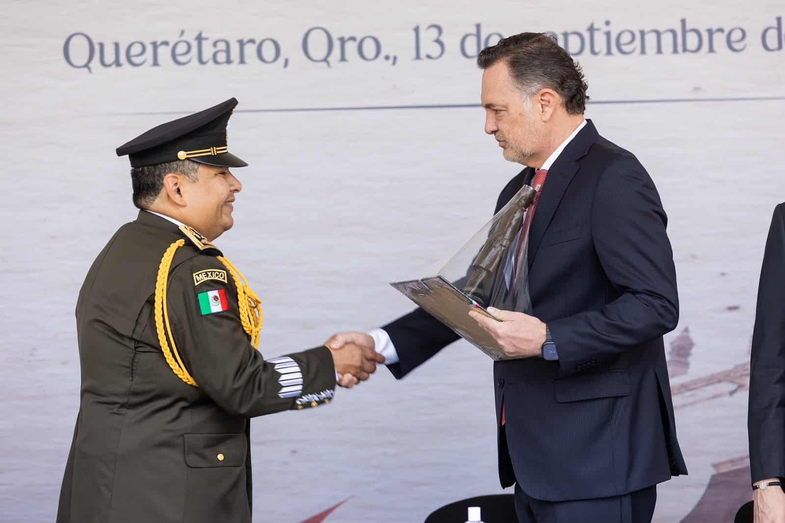 KURI LLAMA A CONSTRUIR UN MEJOR PAÍS