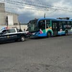 QROBÚS ATROPELLA A PAREJA DE “ABUELITOS”