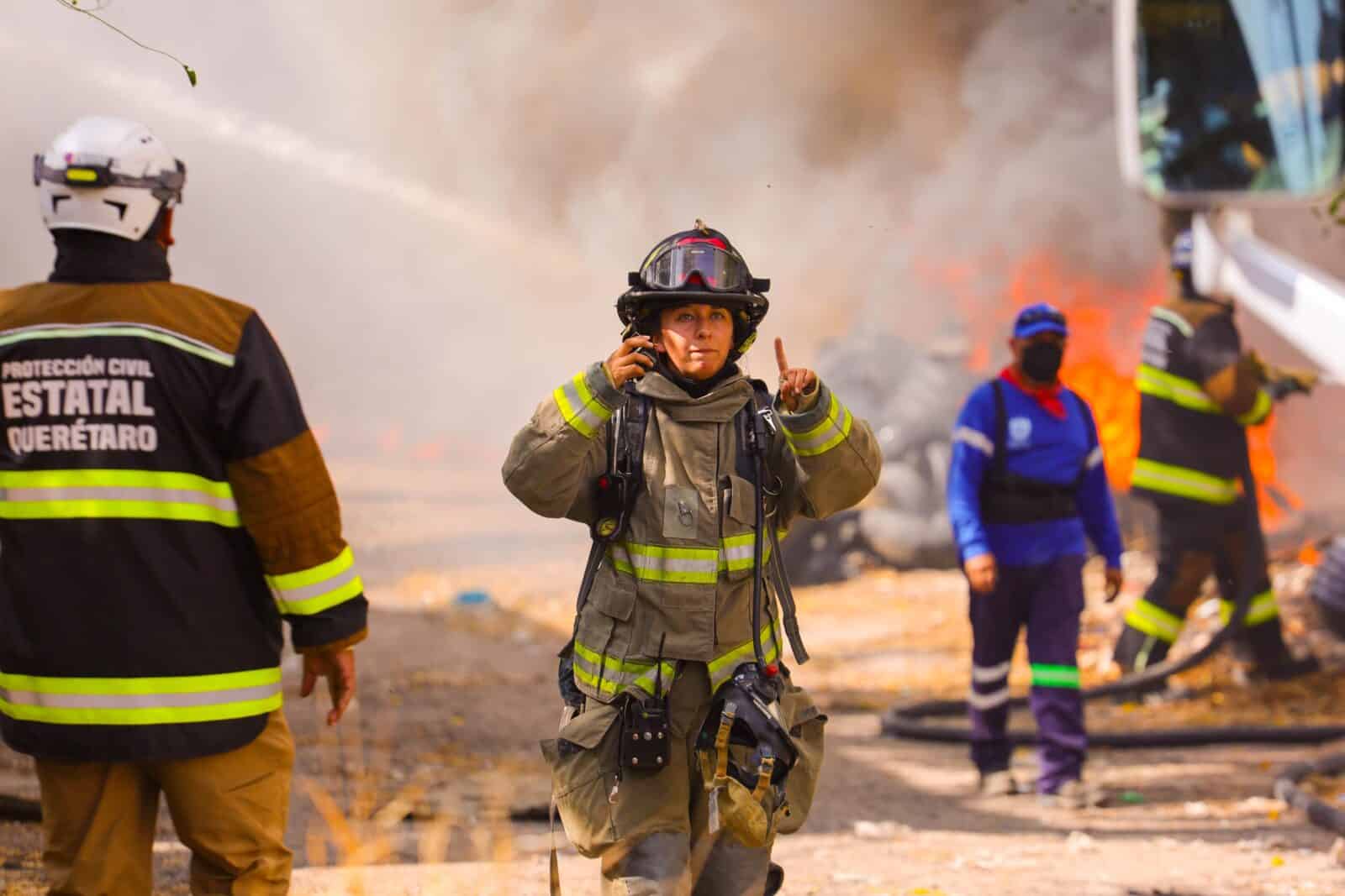 CORREGIDORA CONTROLA INCENDIO EN EL SUR PONIENTE