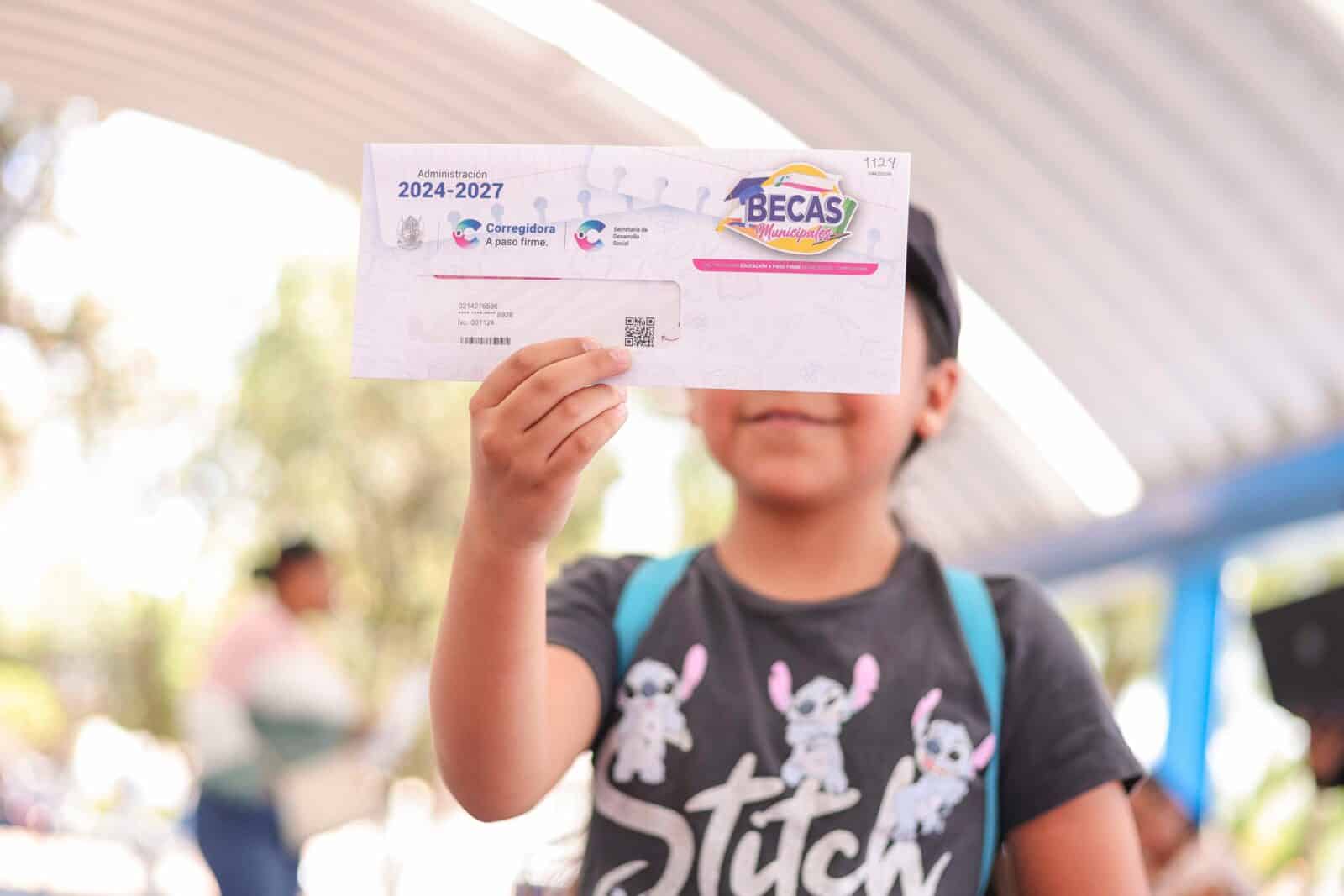 CORREGIDORA ARRANCA ENTREGA DE BECAS
