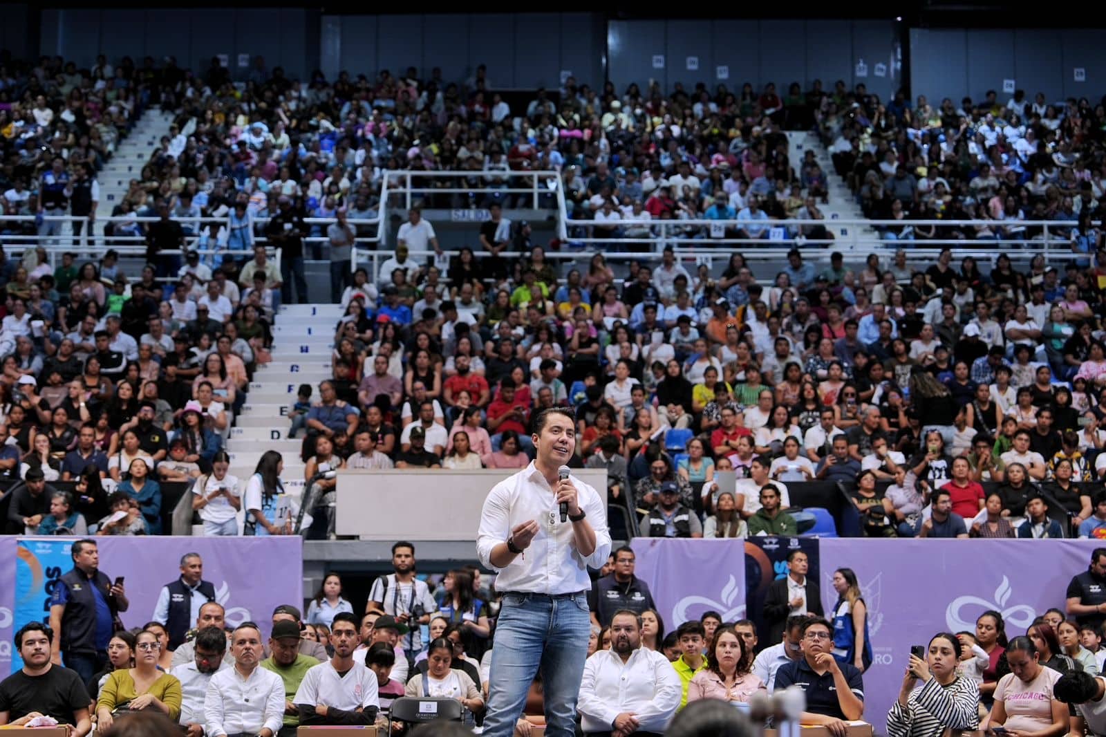 FELIFER ENTREGA MÁS DE 2 MIL 500 LAPTOPS