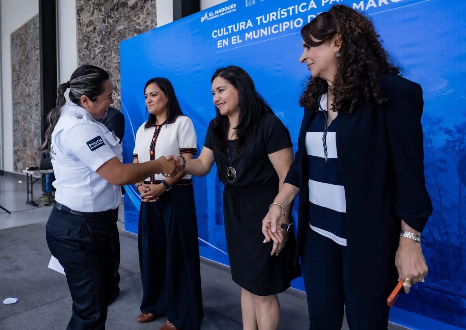 CAPACITA EL MARQUÉS A SUS POLICÍAS EN MATERIA DE CULTURA