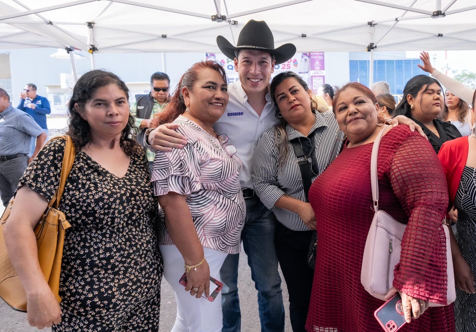 EL MARQUÉS CONVIVE CON MARQUESINAS