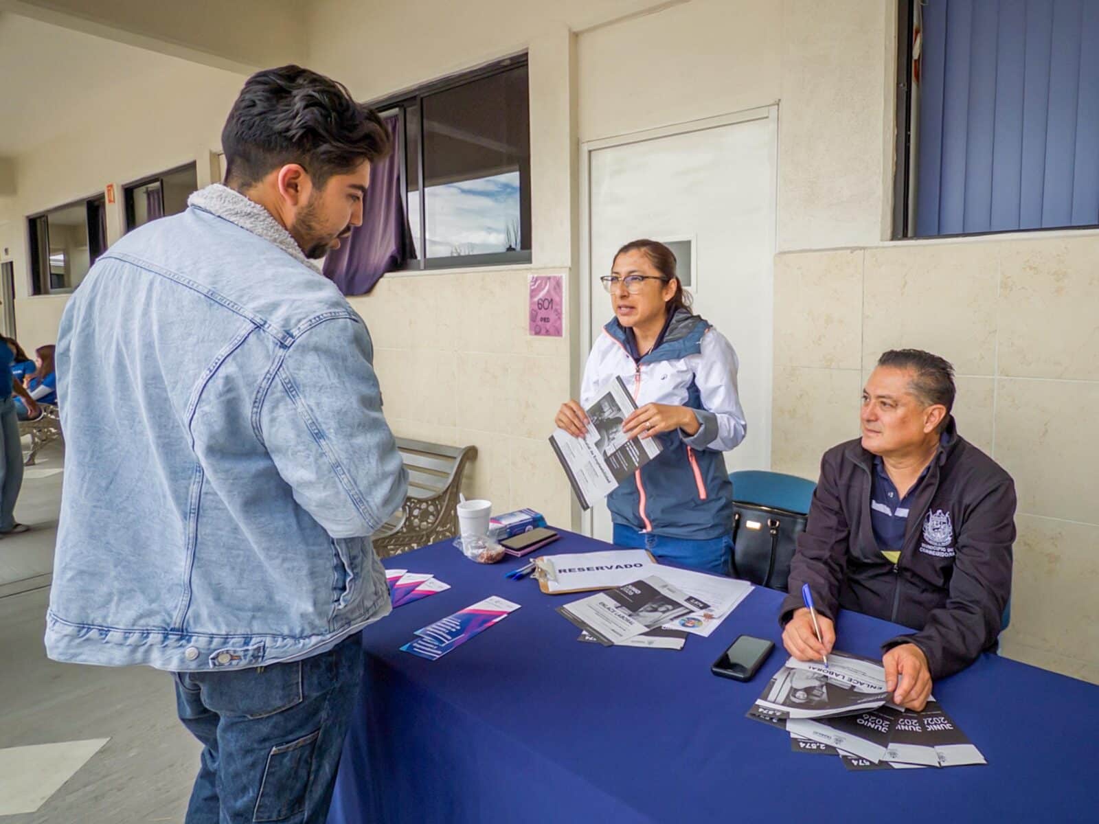 LLEVAN FERIA DE EMPLEO A UNIVERSITARIOS DE CORREGIDORA