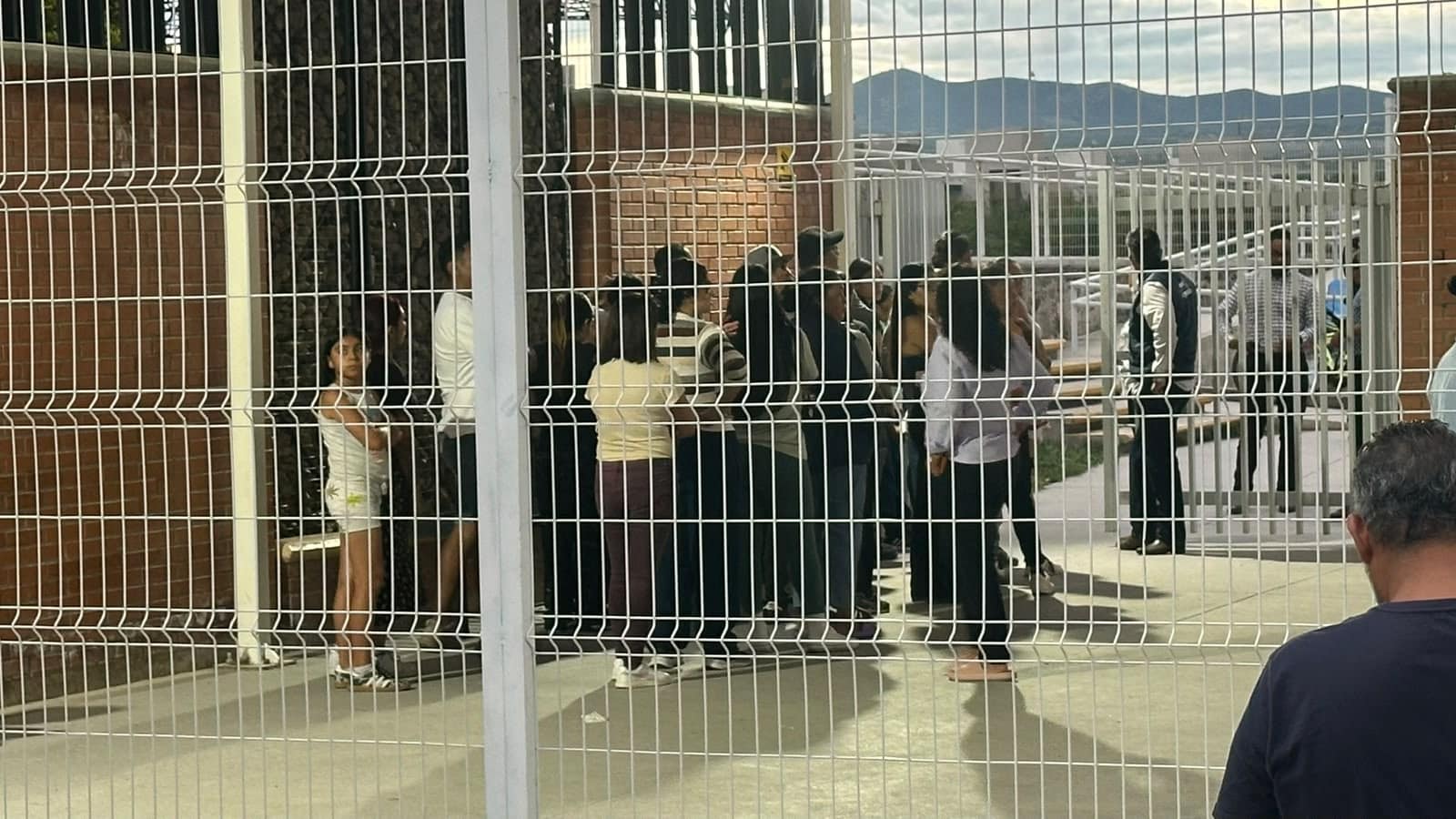 VINCULAN A PROCESO A PADRES DE MENOR QUE AGREDIÓ A SUS COMPAÑEROS